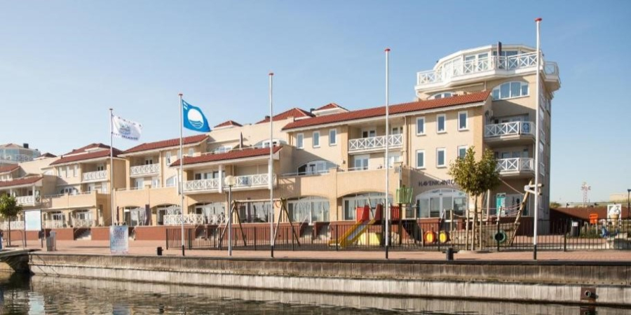 marina port zelande closeup 900×450