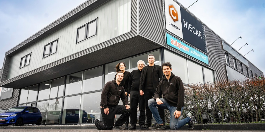 niecar team voor gebouw 900×450