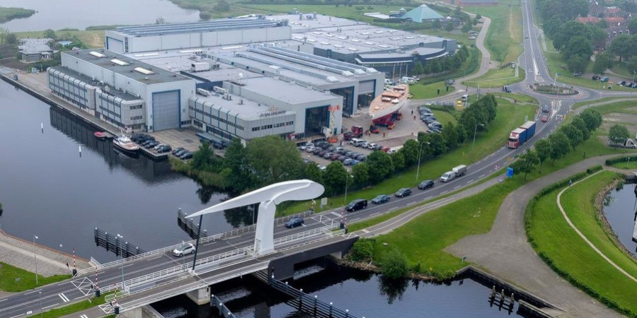 royal huijsman fabriek luchtfoto 900×450
